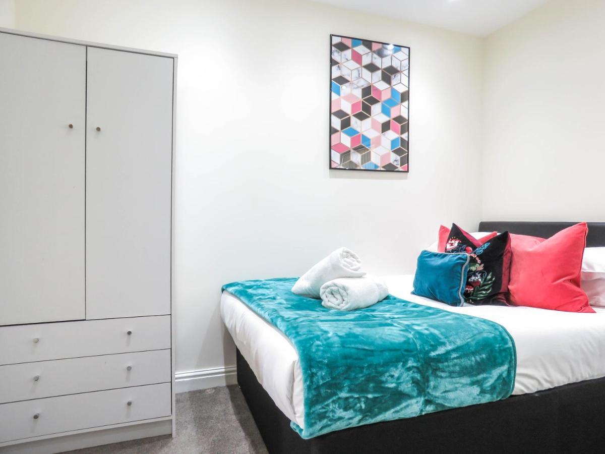 Tudors Esuites Four Bedroom House Birmingham Dış mekan fotoğraf