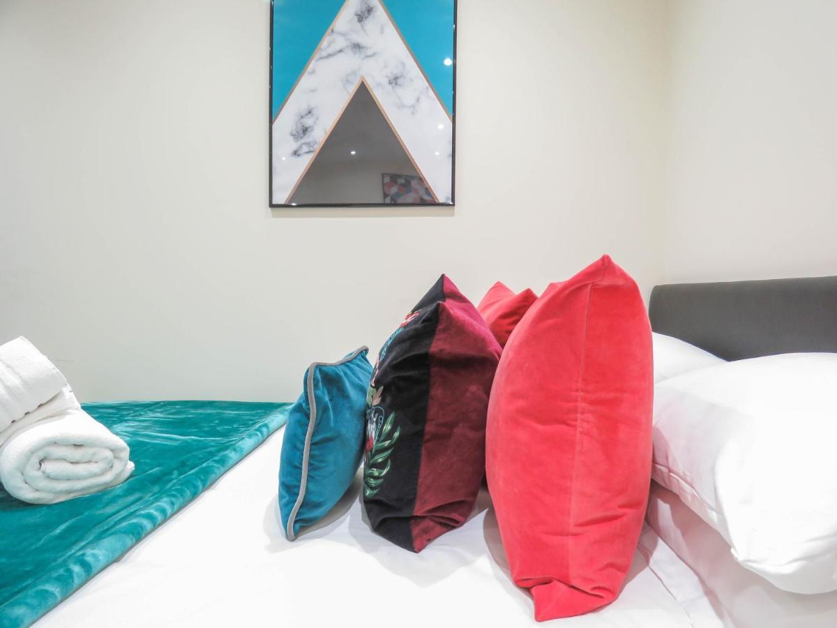 Tudors Esuites Four Bedroom House Birmingham Dış mekan fotoğraf