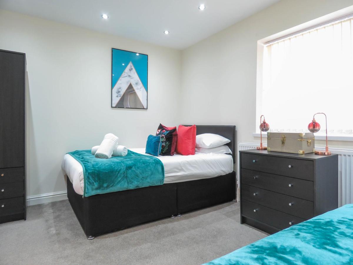 Tudors Esuites Four Bedroom House Birmingham Dış mekan fotoğraf