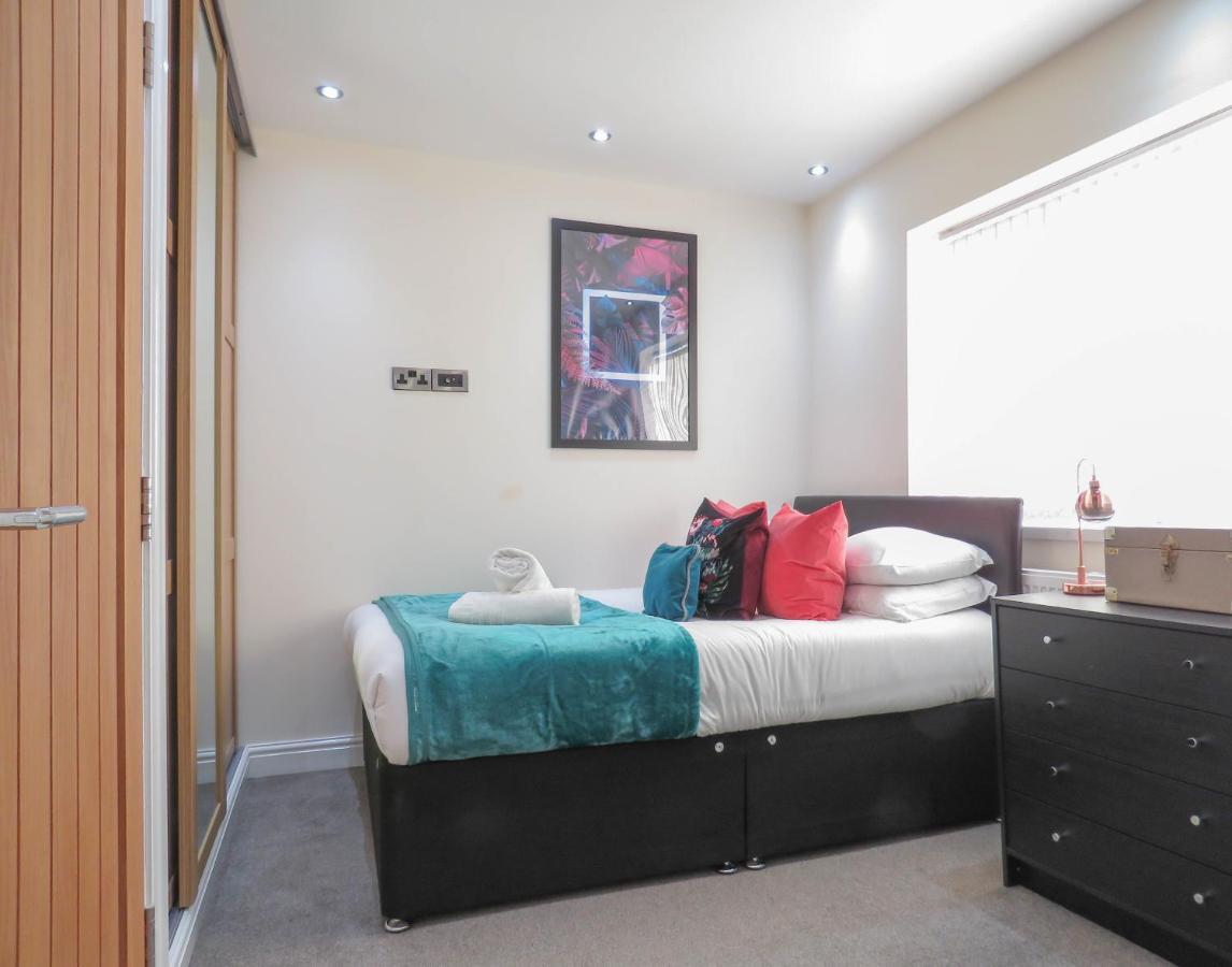 Tudors Esuites Four Bedroom House Birmingham Dış mekan fotoğraf