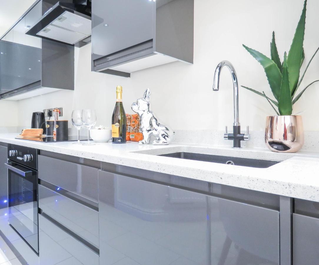 Tudors Esuites Four Bedroom House Birmingham Dış mekan fotoğraf