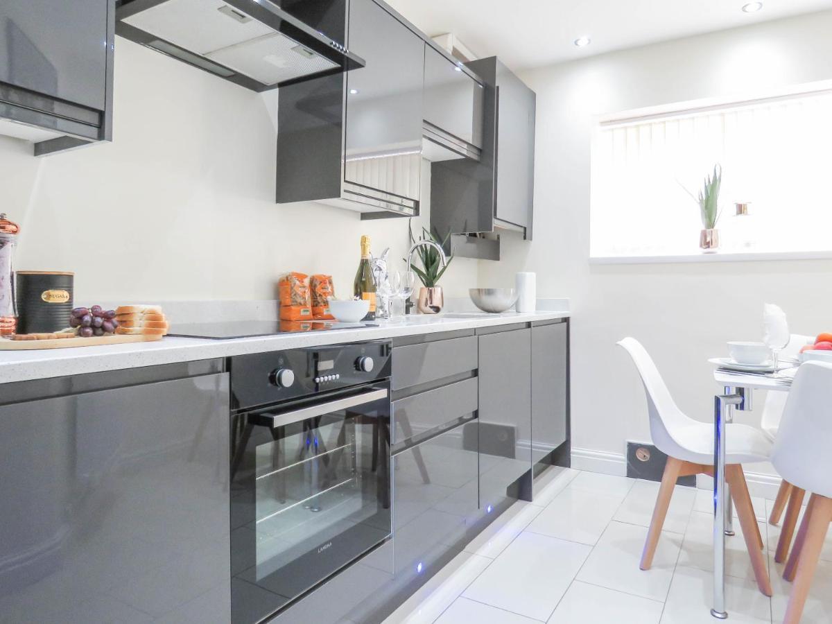 Tudors Esuites Four Bedroom House Birmingham Dış mekan fotoğraf